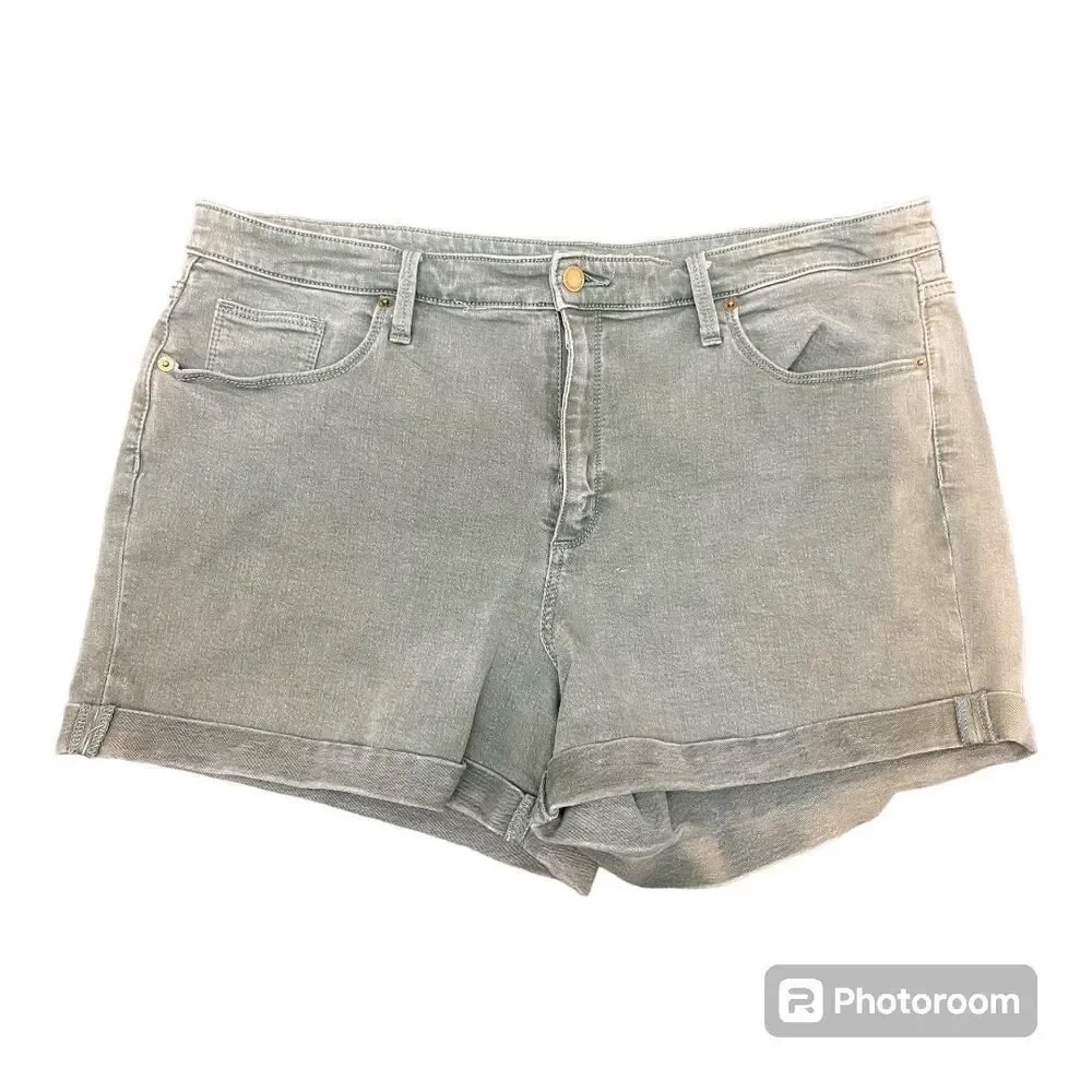 Universal Thread High Rise Midi Green Shorts Stretch Cuffed Hem Plus Size 18